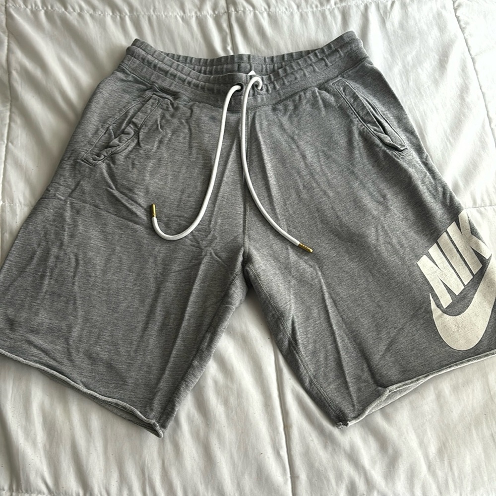 Nike Mens Aw77 French Terry Alumni Shorts - Grey/White (Size: Medium)